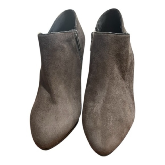 Bandolino Batyard Gray Suede Leather Heeled Booties 11M Side Zip Chic Fall Look - Picture 2 of 5